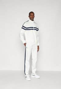 Lacoste TRACKSUIT SET - Tracksuit - flour/navy blue/green