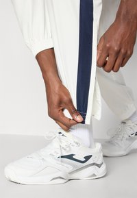 Lacoste TRACKSUIT SET - Tracksuit - flour/navy blue/green