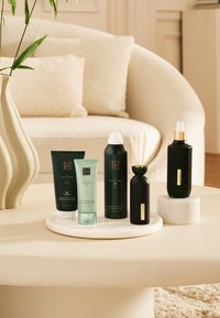 Rituals LARGE BATH & BODY GIFT SET - THE RITUAL OF JING - SUBTLE FLORAL - JUJUBE & LOTUS FLOWER - Bath and body set