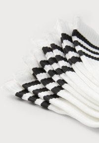 STRIP UNISEX 10 PACK - Socks - white
